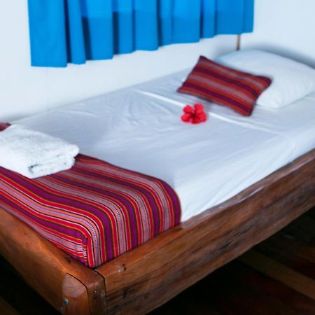 Hotel La Isla Inn Puerto Viejo de Talamanca Екстериор снимка