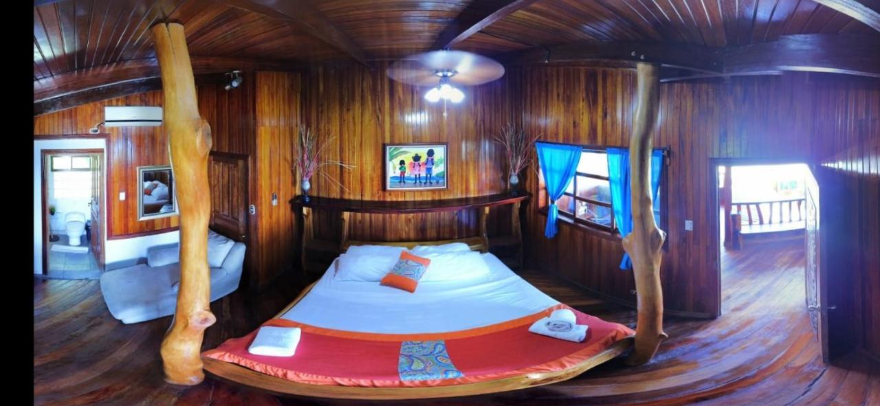 Hotel La Isla Inn Puerto Viejo de Talamanca Екстериор снимка