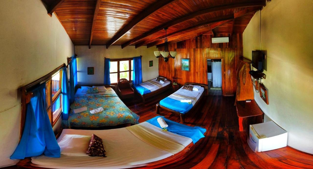 Hotel La Isla Inn Puerto Viejo de Talamanca Екстериор снимка