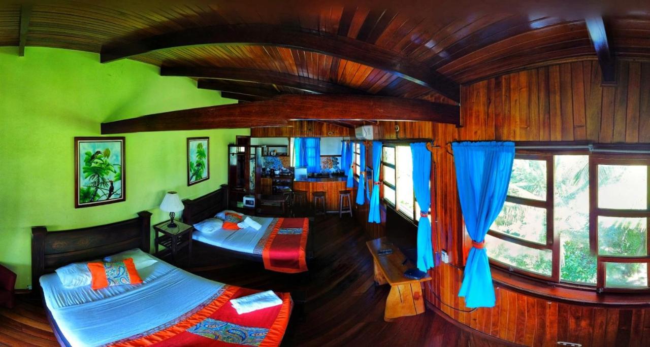Hotel La Isla Inn Puerto Viejo de Talamanca Екстериор снимка