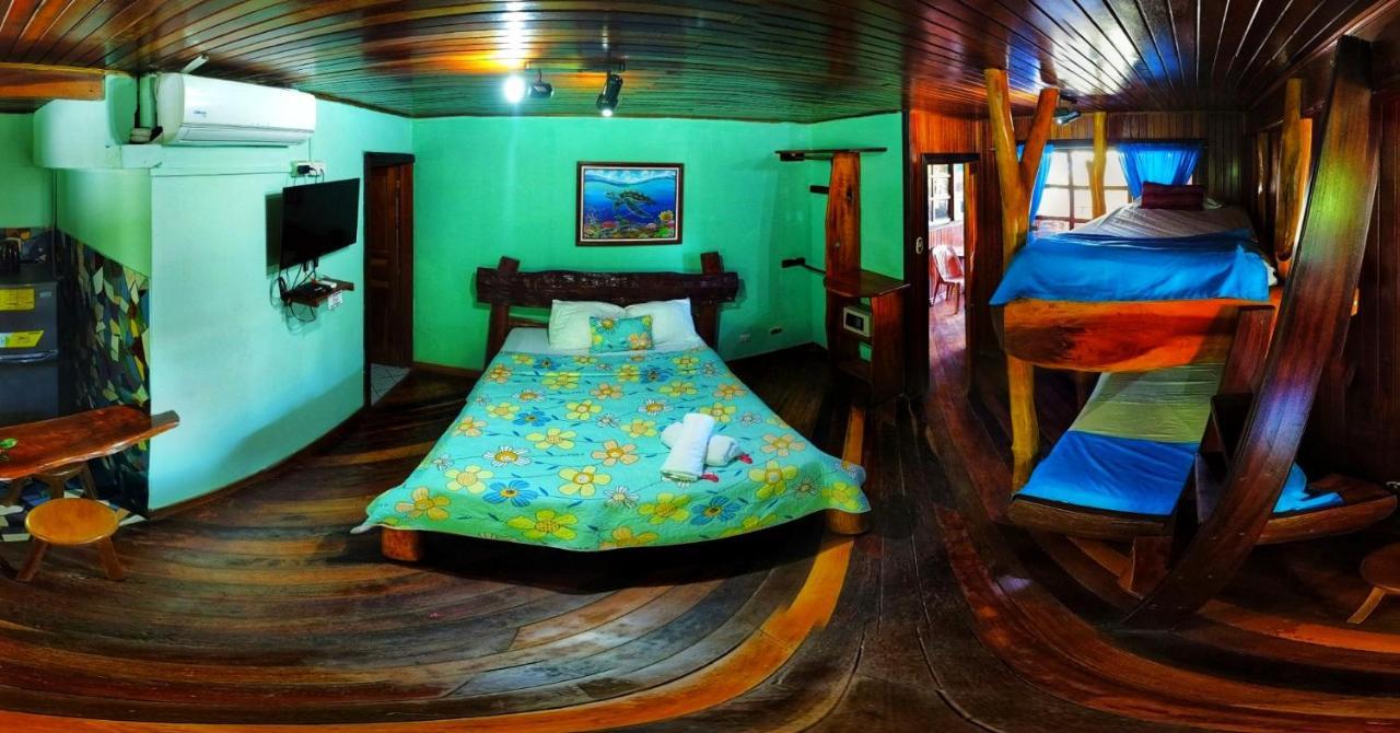 Hotel La Isla Inn Puerto Viejo de Talamanca Екстериор снимка