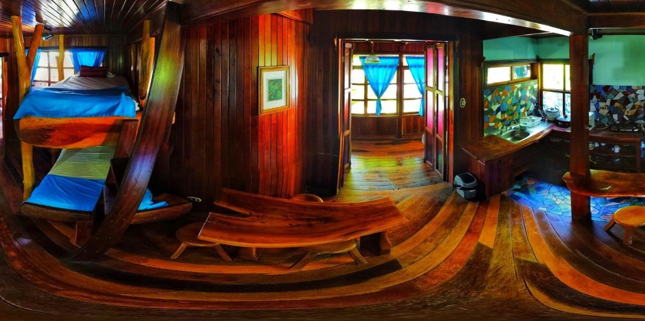 Hotel La Isla Inn Puerto Viejo de Talamanca Екстериор снимка