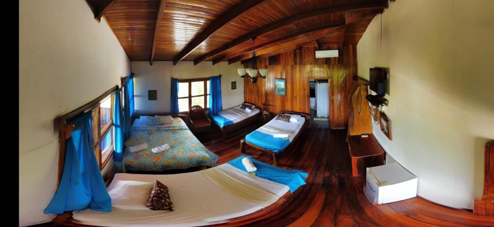 Hotel La Isla Inn Puerto Viejo de Talamanca Екстериор снимка