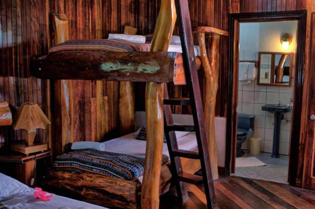 Hotel La Isla Inn Puerto Viejo de Talamanca Екстериор снимка