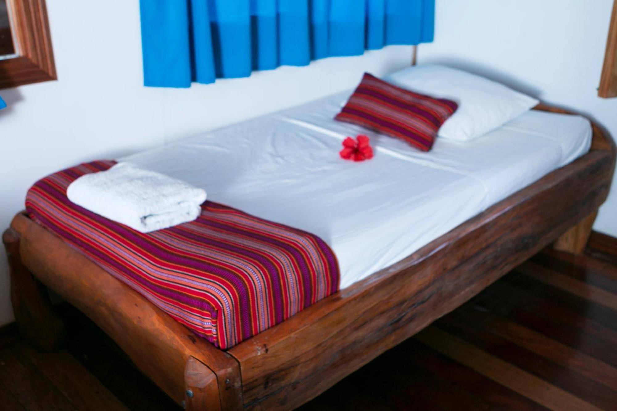 Hotel La Isla Inn Puerto Viejo de Talamanca Екстериор снимка