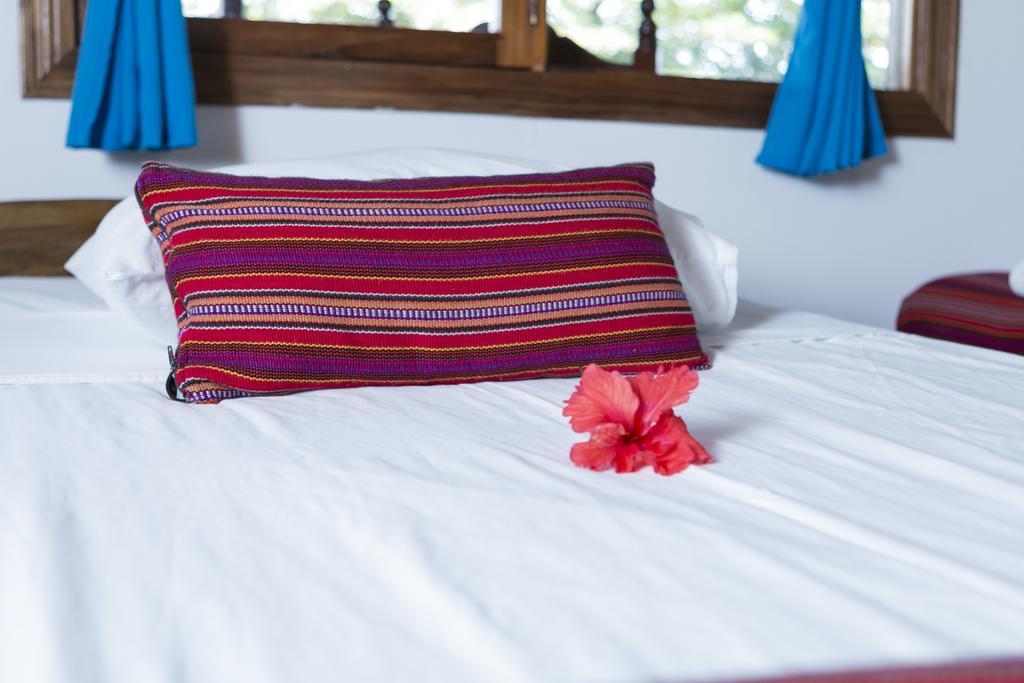 Hotel La Isla Inn Puerto Viejo de Talamanca Екстериор снимка