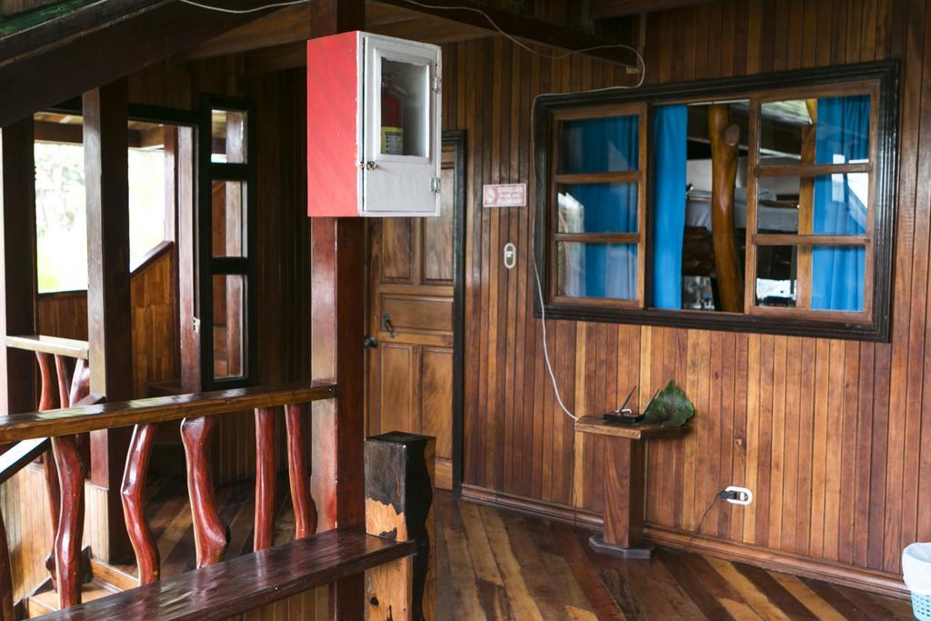 Hotel La Isla Inn Puerto Viejo de Talamanca Екстериор снимка