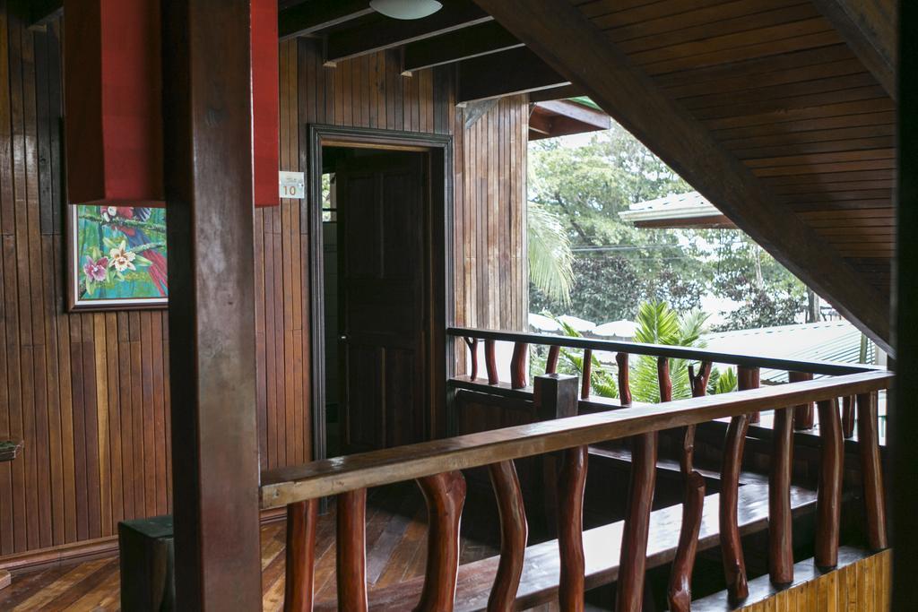 Hotel La Isla Inn Puerto Viejo de Talamanca Екстериор снимка