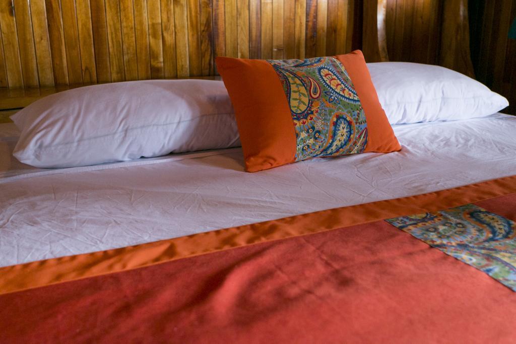 Hotel La Isla Inn Puerto Viejo de Talamanca Екстериор снимка