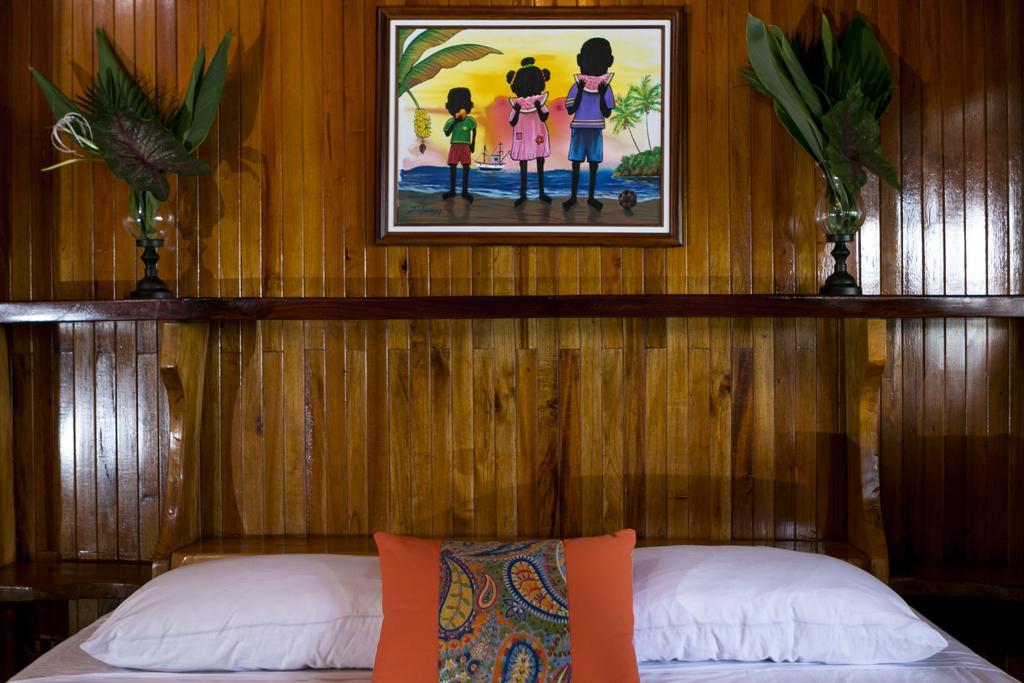 Hotel La Isla Inn Puerto Viejo de Talamanca Екстериор снимка