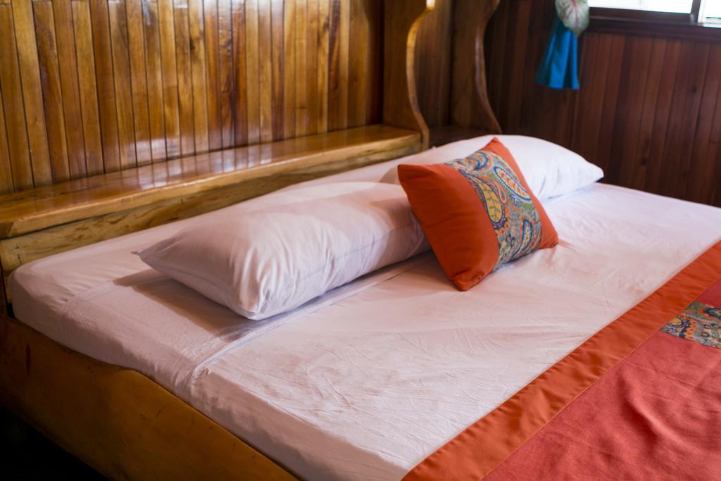 Hotel La Isla Inn Puerto Viejo de Talamanca Екстериор снимка