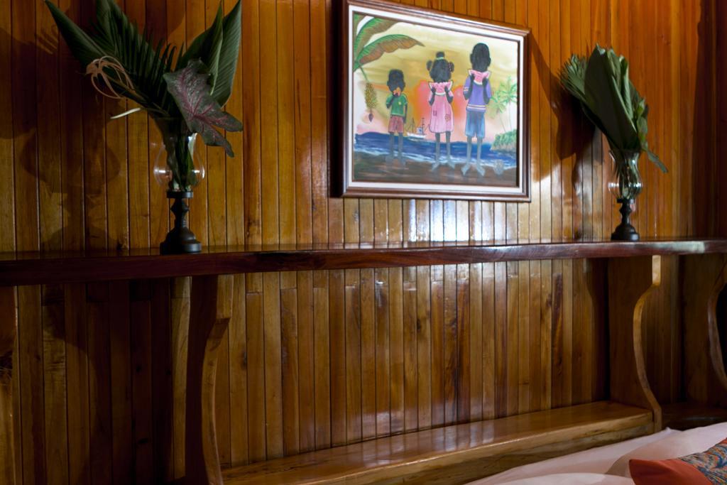 Hotel La Isla Inn Puerto Viejo de Talamanca Екстериор снимка