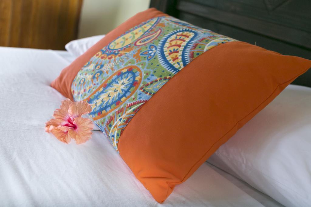 Hotel La Isla Inn Puerto Viejo de Talamanca Екстериор снимка