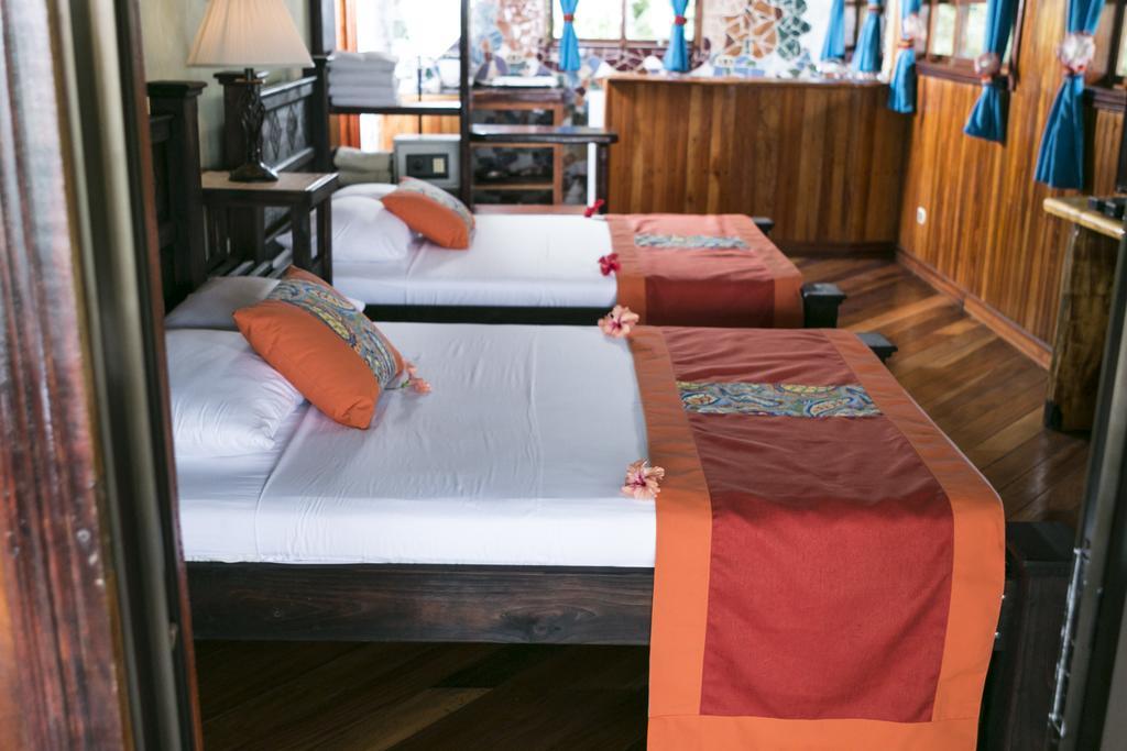 Hotel La Isla Inn Puerto Viejo de Talamanca Екстериор снимка