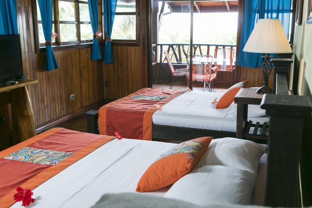 Hotel La Isla Inn Puerto Viejo de Talamanca Екстериор снимка
