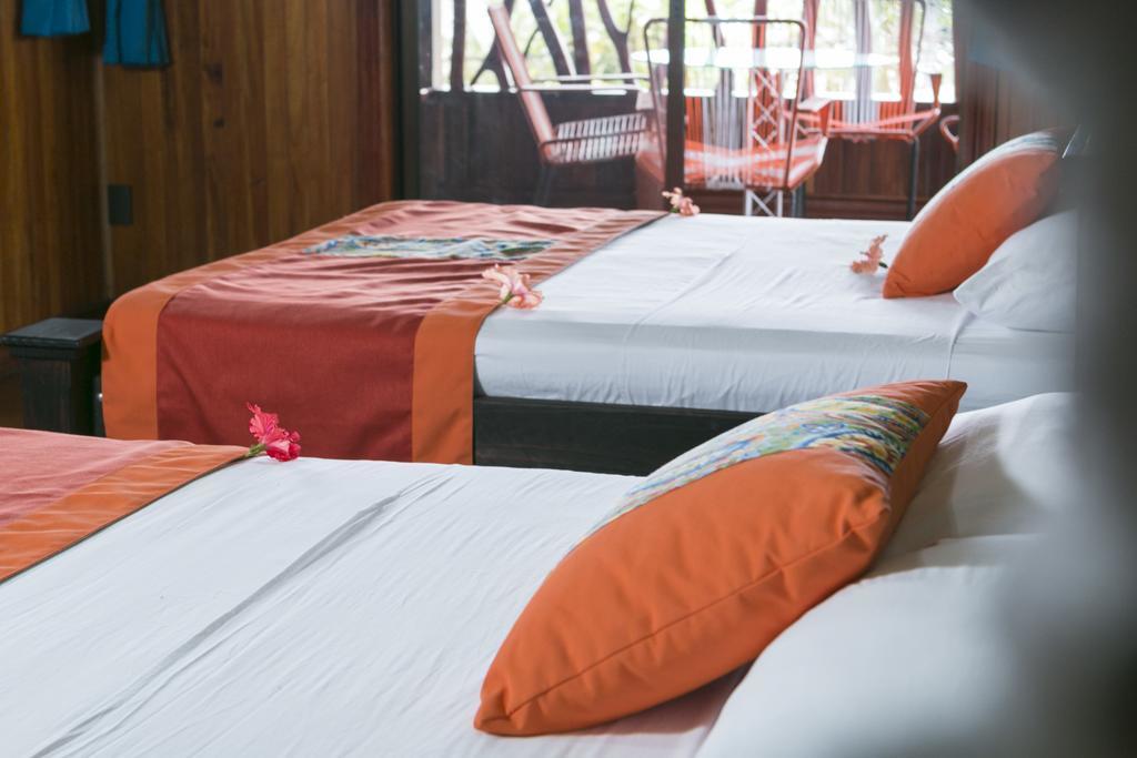 Hotel La Isla Inn Puerto Viejo de Talamanca Екстериор снимка