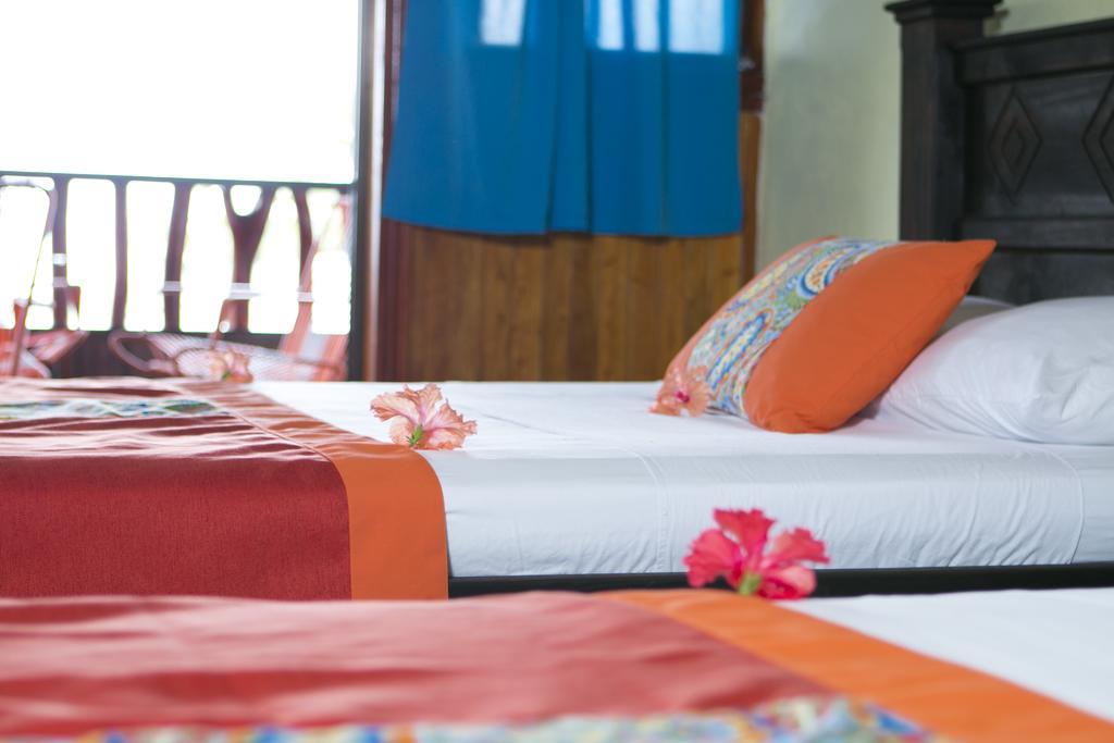 Hotel La Isla Inn Puerto Viejo de Talamanca Екстериор снимка