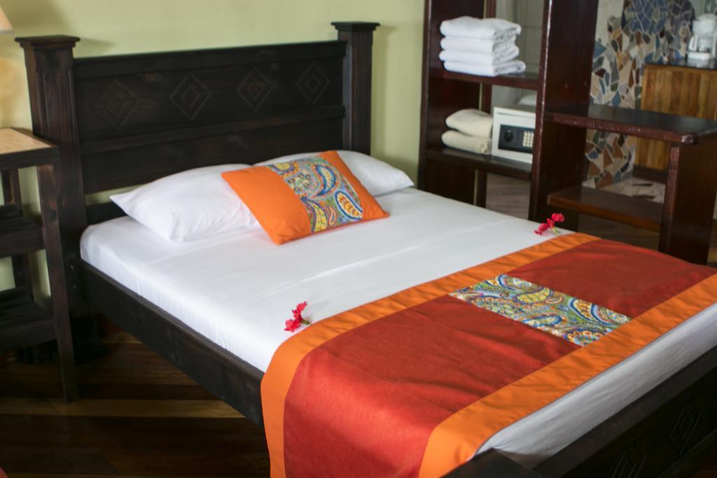 Hotel La Isla Inn Puerto Viejo de Talamanca Екстериор снимка