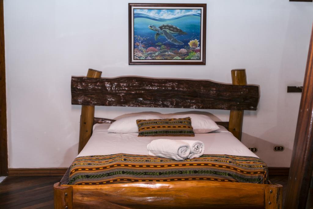 Hotel La Isla Inn Puerto Viejo de Talamanca Екстериор снимка