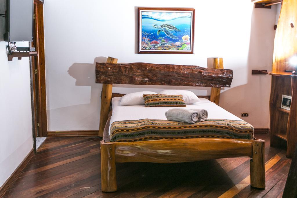 Hotel La Isla Inn Puerto Viejo de Talamanca Екстериор снимка