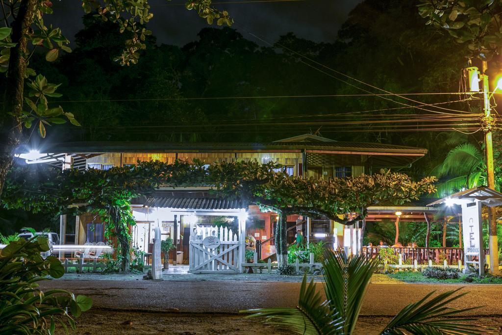 Hotel La Isla Inn Puerto Viejo de Talamanca Екстериор снимка